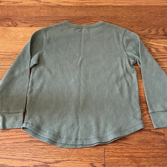 Old Navy Kid’s Green Waffle Long Sleeve Top Size 6/7 - Picture 3 of 3